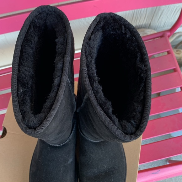 Women’s UGG classic Tall Boot, black -like new! Size 8. - Picture 5 of 6